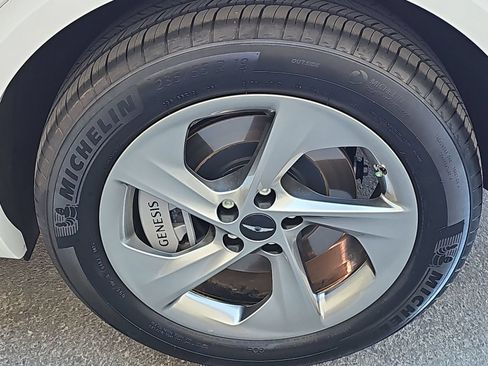 Certified 2026 Genesis GV70 2.5T Advanced w/ G1 Accessory Package AWD/4WD image 12