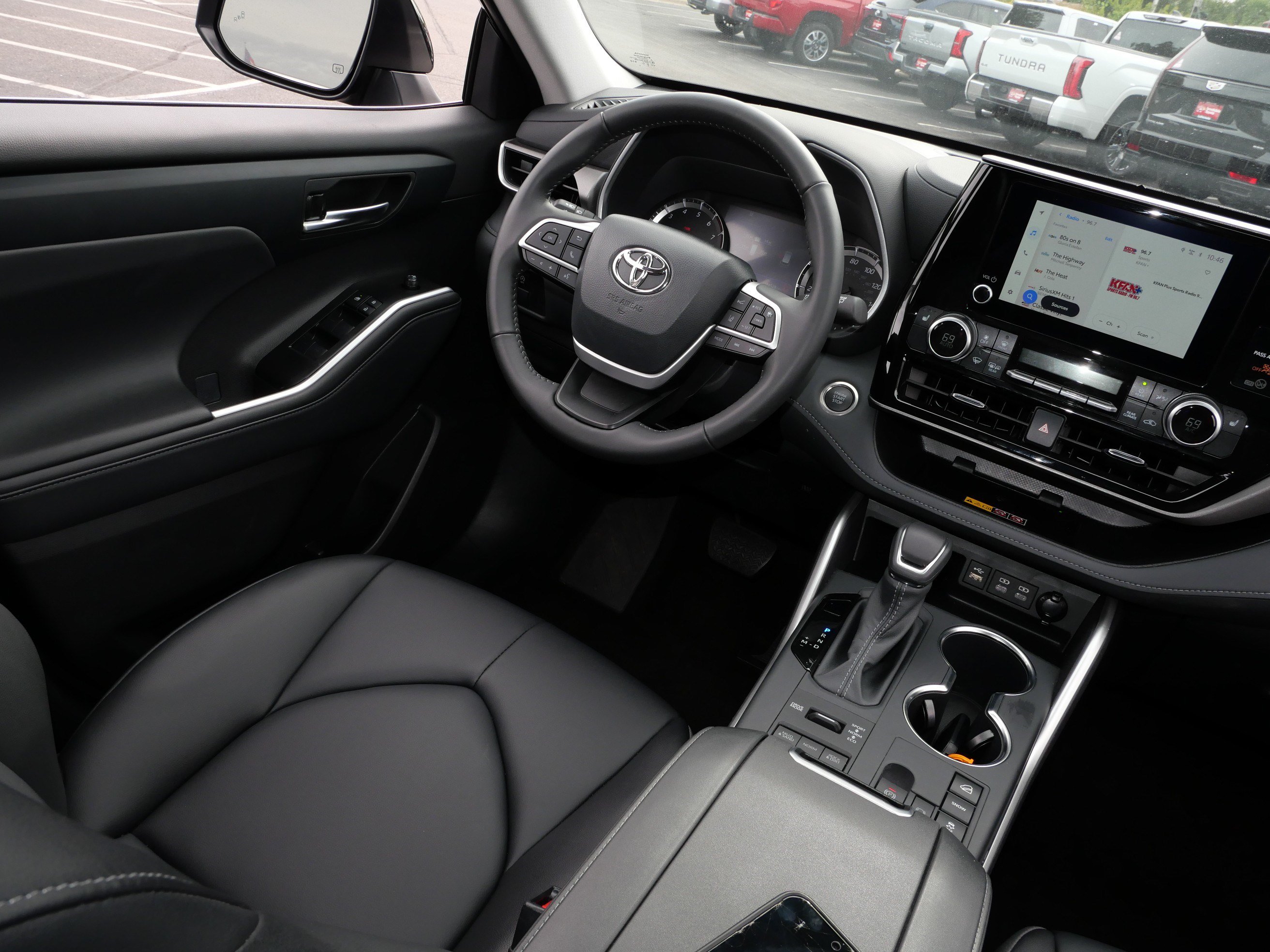 Certified 2026 Toyota Highlander XLE AWD/4WD image 9