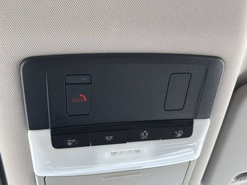 Used 2025 Nissan Rogue SV FWD image 24