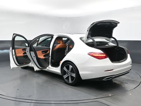 Used 2025 Mercedes-Benz C 300 4MATIC Sedan image 32