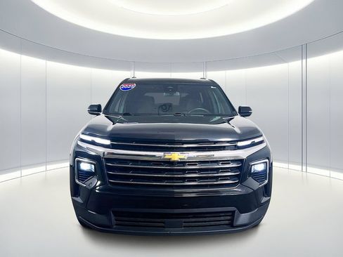 Used 2025 Chevrolet Traverse LT FWD image 8