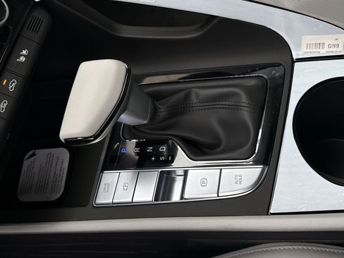 New 2026 Hyundai Elantra Limited FWD image 22