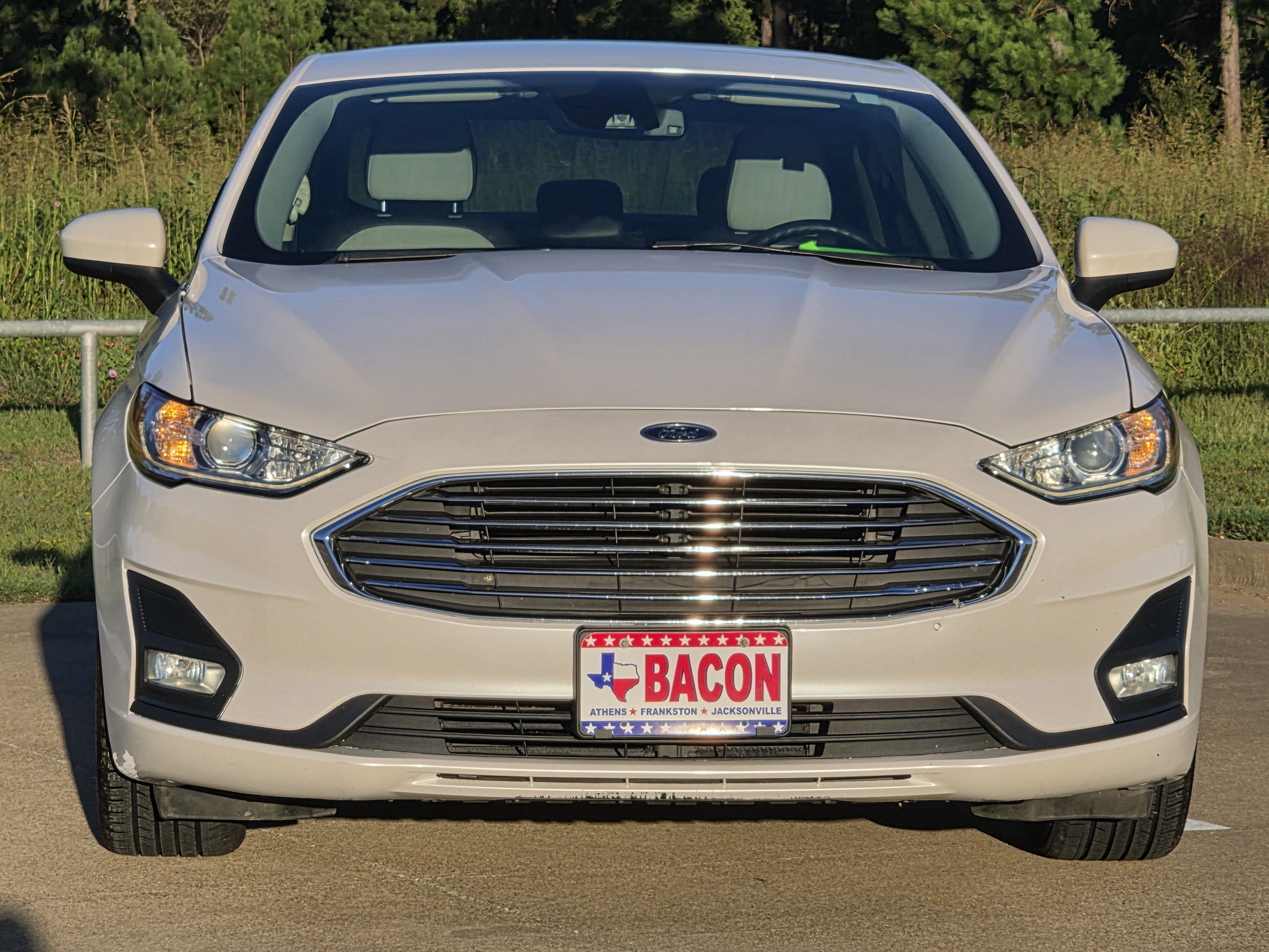 Used 2019 Ford Fusion SE w/ Equipment Group 151A FWD image 2