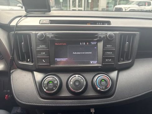 Used 2018 Toyota RAV4 LE FWD image 12