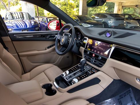 New 2026 Porsche Macan AWD/4WD image 52