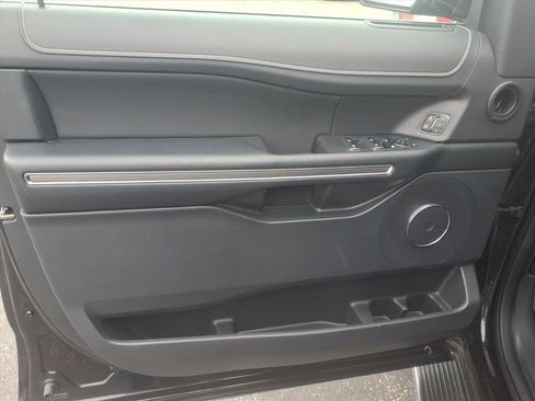 Used 2023 Ford Expedition Max XLT image 23