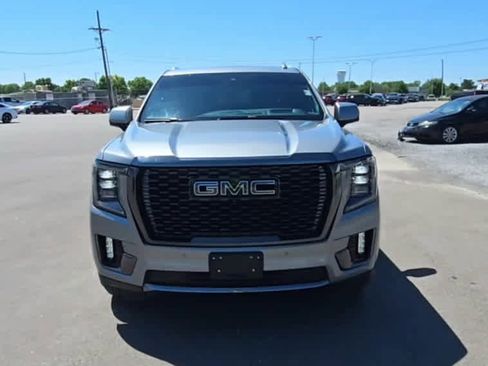 Used 2023 GMC Yukon XL Denali Ultimate AWD/4WD image 2