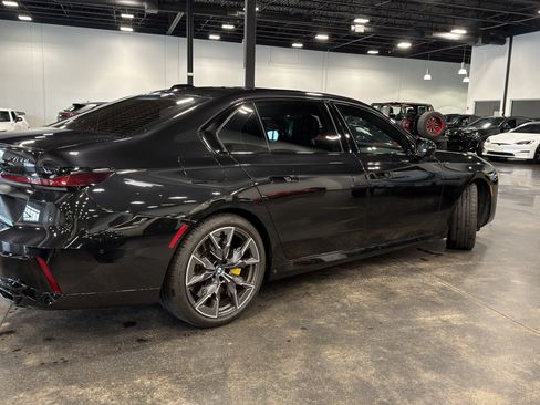 Used 2024 BMW 760i xDrive w/ Executive Package AWD/4WD image 2