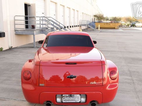 Used 2005 Chevrolet SSR w/ Preferred Equipment Group image 30