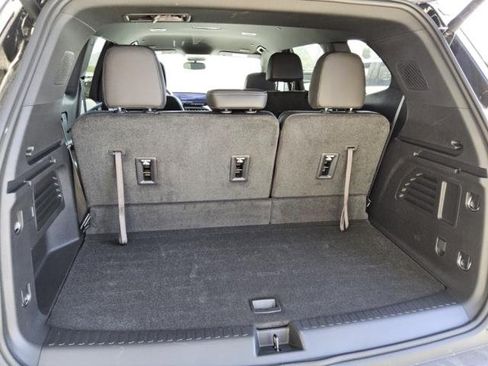 Used 2025 Buick Enclave Preferred FWD image 3