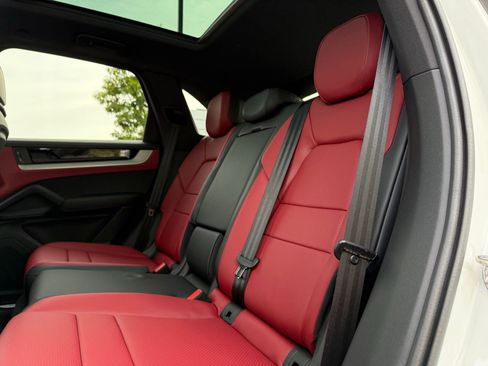 Used 2026 Porsche Cayenne image 28