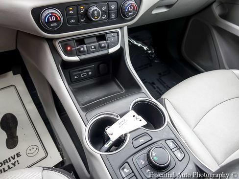 Used 2022 GMC Terrain SLT w/ Tech Package FWD image 27