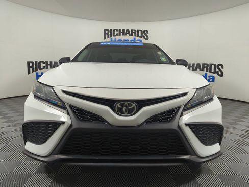 Used 2021 Toyota Camry SE image 3