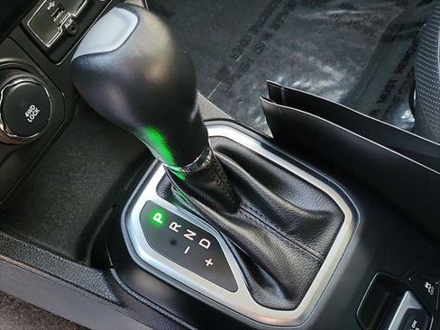 Certified 2023 Jeep Renegade Limited image 11