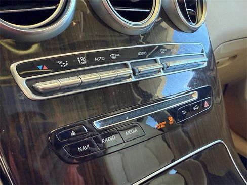 Used 2017 Mercedes-Benz GLC 300 image 22