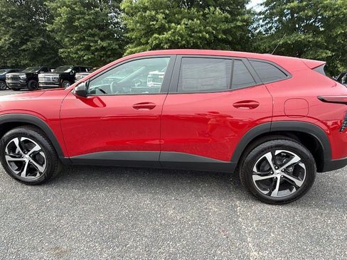 New 2026 Chevrolet Trax RS w/ Sunroof Package FWD image 12
