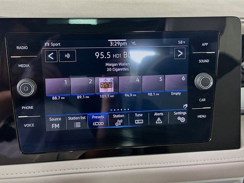 Used 2025 Volkswagen Taos SE w/ Panoramic Sunroof Package AWD/4WD image 21