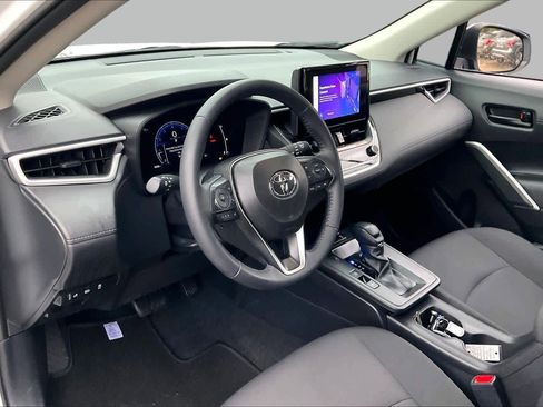 Used 2026 Toyota Corolla Cross LE FWD image 17