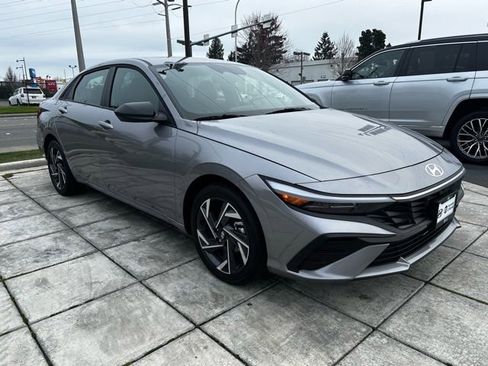 Certified 2025 Hyundai Elantra SEL image 5