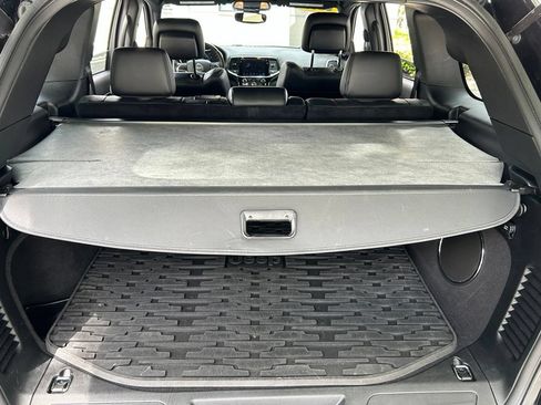 Used 2019 Jeep Grand Cherokee Laredo w/ Laredo X Package RWD image 36