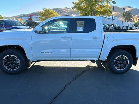 New 2025 Toyota Tacoma TRD Sport image 6