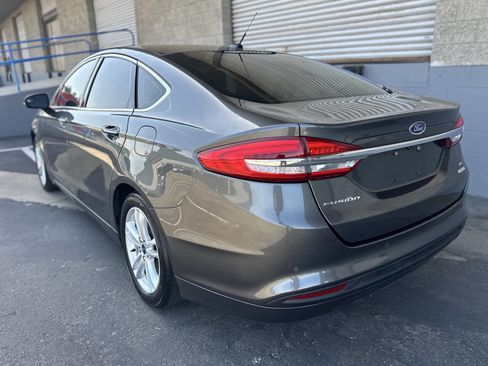 Used 2018 Ford Fusion SE w/ Fusion SE Technology Package FWD image 4