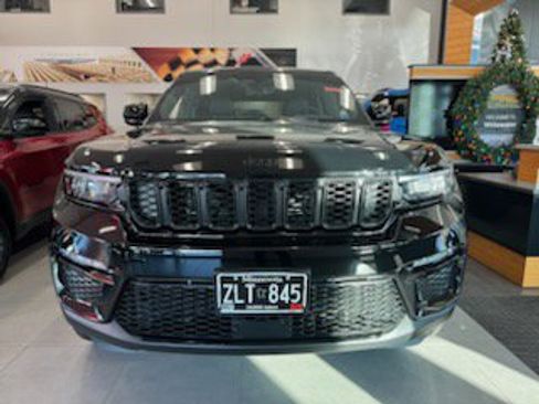 New 2025 Jeep Grand Cherokee Limited w/ Black Appearance Package image 6