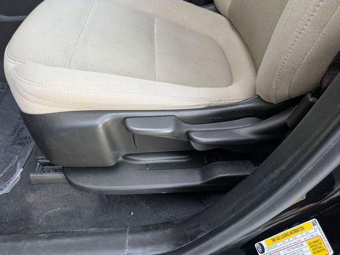 Used 2023 Chevrolet Traverse LS FWD image 22