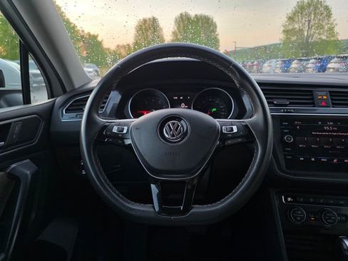 Used 2021 Volkswagen Tiguan SE AWD/4WD image 22