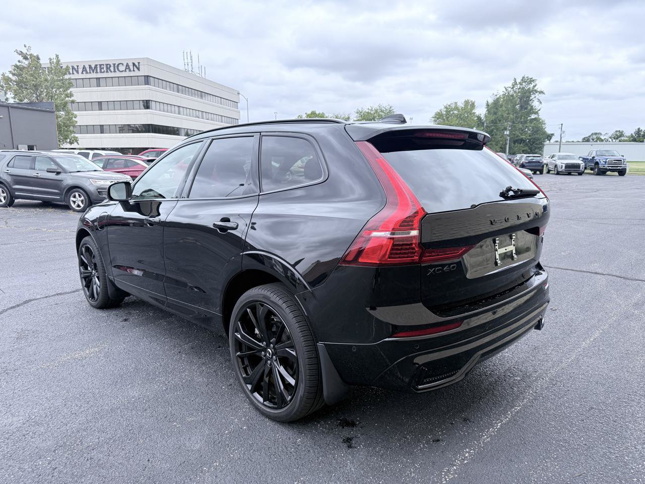 Used 2024 Volvo XC60 T8 Ultimate AWD/4WD image 3