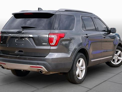 Used 2016 Ford Explorer XLT w/ Equipment Group 202A AWD/4WD image 13