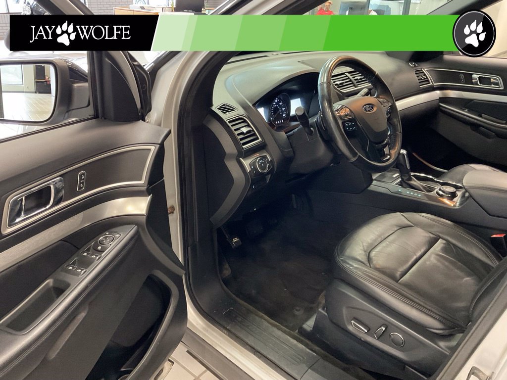 Used 2017 Ford Explorer XLT w/ Equipment Group 202A AWD/4WD image 9