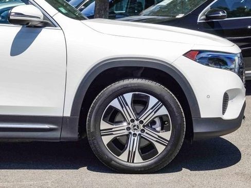 Used 2024 Mercedes-Benz EQB 300 4MATIC image 10