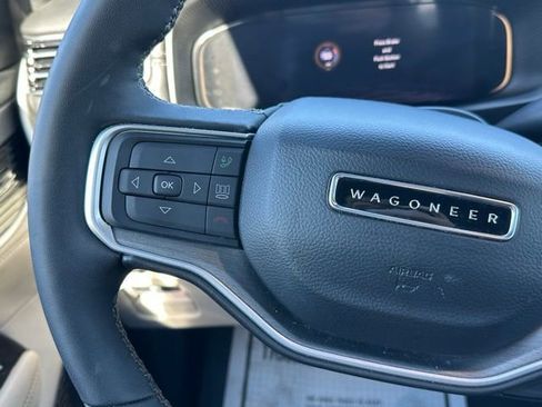 Used 2025 Jeep Wagoneer Series III w/ Premium Group I image 18