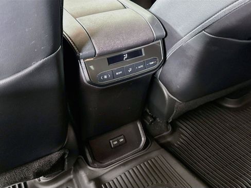 Used 2023 Toyota Highlander XLE FWD image 48