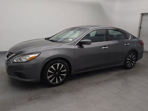 Used 2018 Nissan Altima 2.5 SV image 2