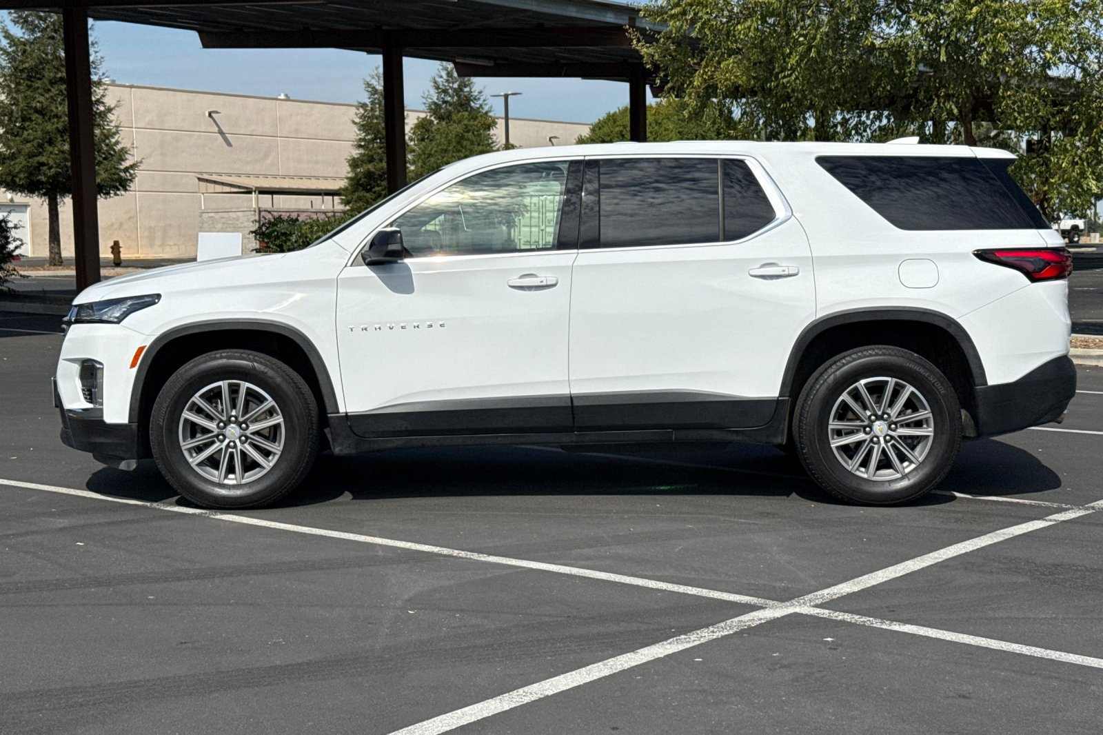Used 2023 Chevrolet Traverse LS FWD image 14