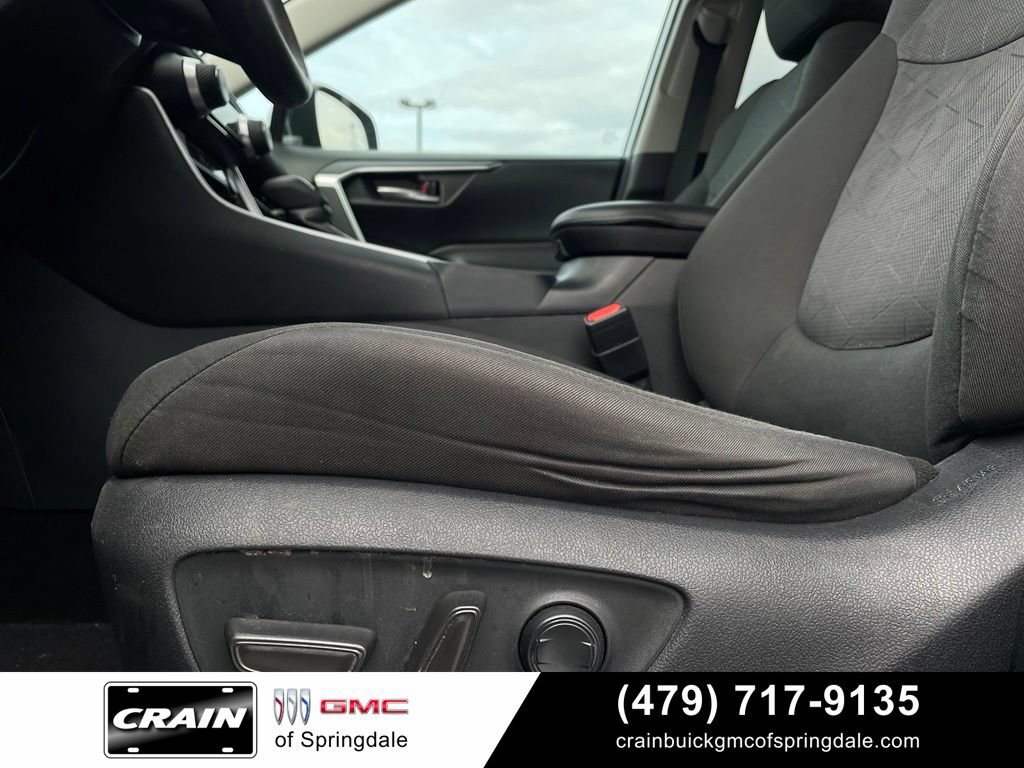Used 2020 Toyota RAV4 XLE FWD image 11