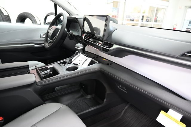 New 2026 Toyota Sienna XLE AWD/4WD image 15