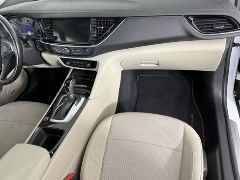 Used 2019 Buick Regal Preferred w/ Driver Confidence Package I image 10