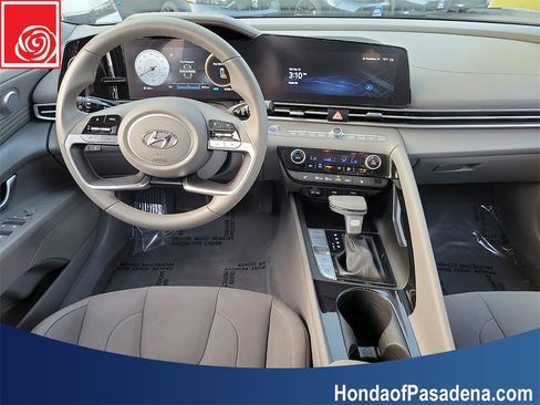 Used 2023 Hyundai Elantra SEL w/ Convenience Package image 10