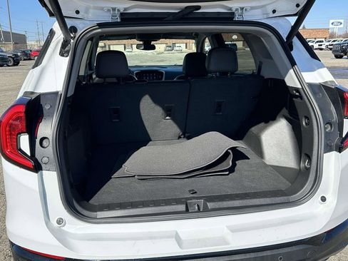 Used 2022 GMC Terrain SLT w/ Elevation Edition image 11