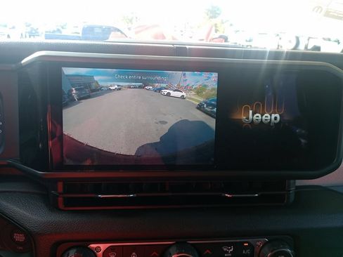Used 2024 Jeep Wrangler Unlimited Sport AWD/4WD image 30