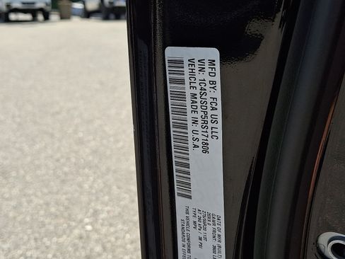 Used 2024 Jeep Wagoneer L Series III w/ Flexible Seating Group AWD/4WD image 26