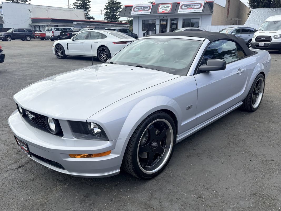 Used 2005 Ford Mustang GT RWD image 3