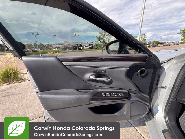 Used 2019 Lexus ES 300h FWD image 25