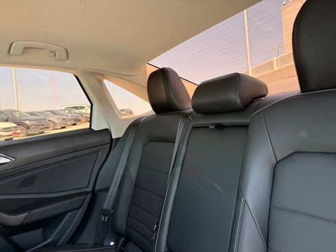 Used 2024 Volkswagen Jetta SE FWD image 21
