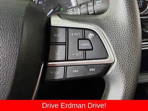 Used 2023 Toyota Highlander L FWD image 14
