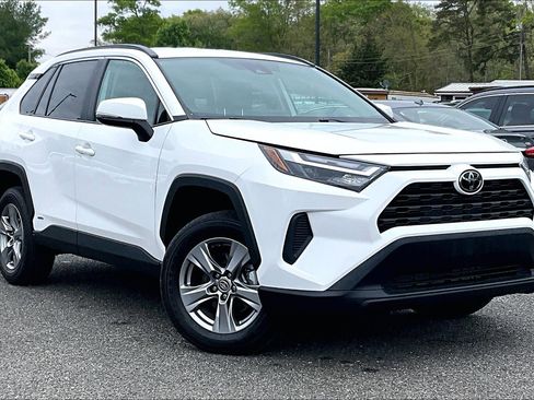 Used 2025 Toyota RAV4 XLE AWD/4WD image 31