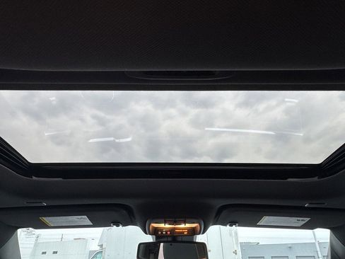 Used 2025 GMC Canyon Denali image 12